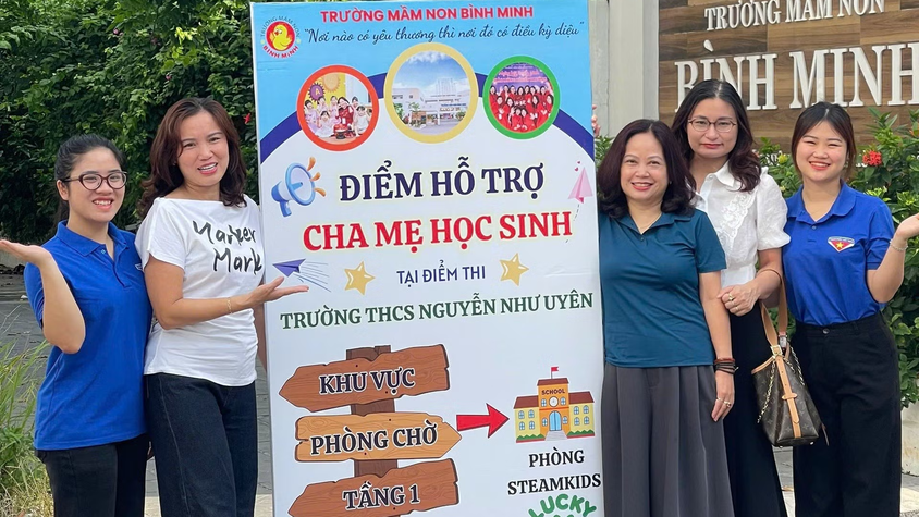 Phụ huynh Hà Nội được đón tiếp ở “phòng chờ đặc biệt” trong ngày con thi vào lớp 10