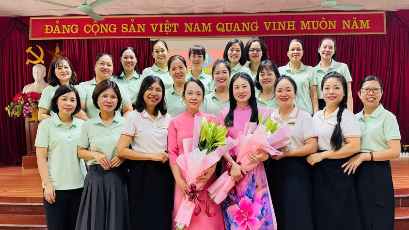 TRƯỜNG MẦM NON HOA MAI TỔ CHỨC LỄ KẾT NẠP ĐẢNG VIÊN MỚI