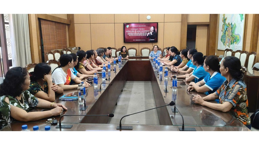 Hội LHPN xã Thanh Trì dự Hội nghị trực tuyến tập huấn kỹ năng livestream quảng bá thương hiệu hàng Việt Nam chất lượng cao