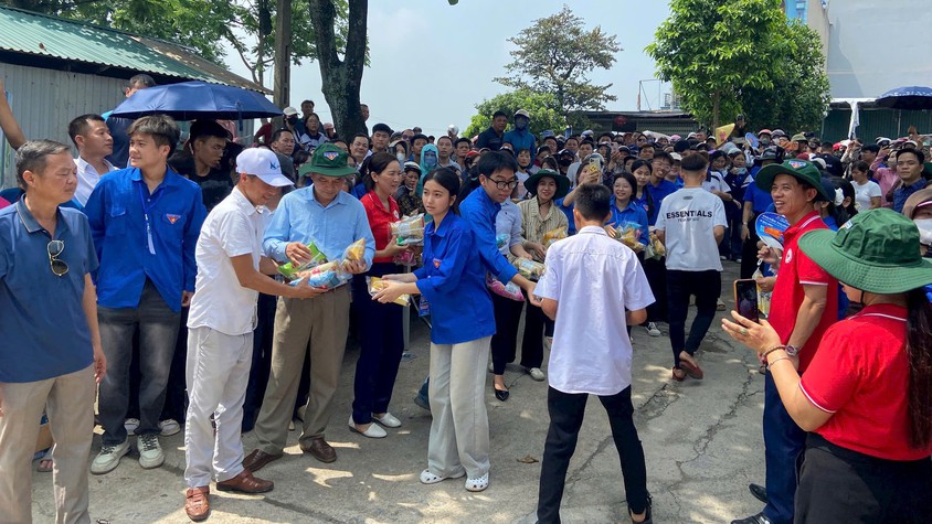 Ứng Thiên tiếp sức cho hơn 700 