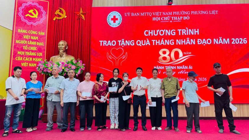 Phường Phương Liệt: Ấm áp Chương trình trao tặng quà hưởng ứng Tháng Nhân đạo năm 2026