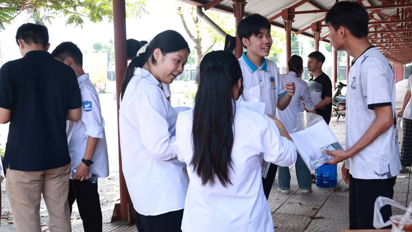 Điểm thi THPT Trần Đăng Ninh hoàn thành Kỳ thi tuyển sinh vào lớp 10 THPT năm học 2026-2027 an toàn, nghiêm túc