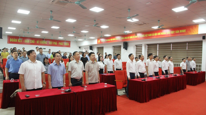 Phường Xuân Phương tổ chức sinh hoạt chính trị dưới cờ tháng 05/2026