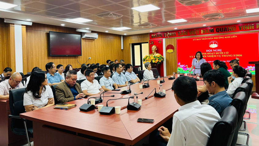 Phường Kim Liên: Nghiêm túc sinh hoạt dưới cờ, triển khai nhiệm vụ tháng 5/2026, gắn kết qua hoạt động chúc mừng sinh nhật