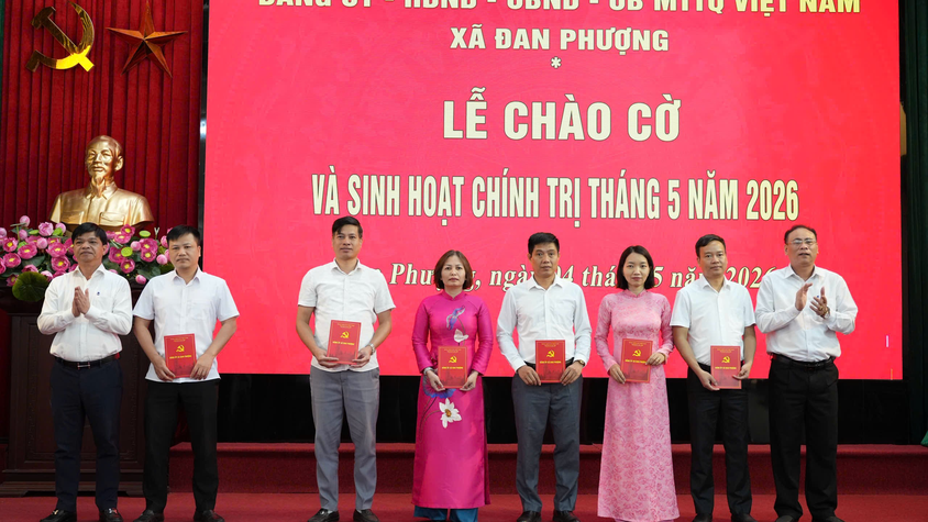 Lễ chào cờ và sinh hoạt chính trị tháng 5.