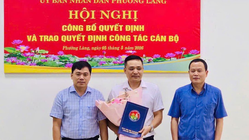 UBND PHƯỜNG LÁNG TỔ CHỨC HỘI CÔNG BỐ VÀ TRAO QUYẾT ĐỊNH BỔ NHIỆM PHÓ CHÁNH VĂN PHÒNG HĐND VÀ UBND PHƯỜNG     