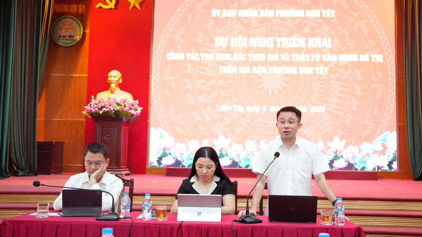 SƠN TÂY TRIỂN KHAI ĐỒNG BỘ THU GOM RÁC THEO GIỜ, TĂNG CƯỜNG VỆ SINH MÔI TRƯỜNG VÀ TRẬT TỰ ĐÔ THỊ