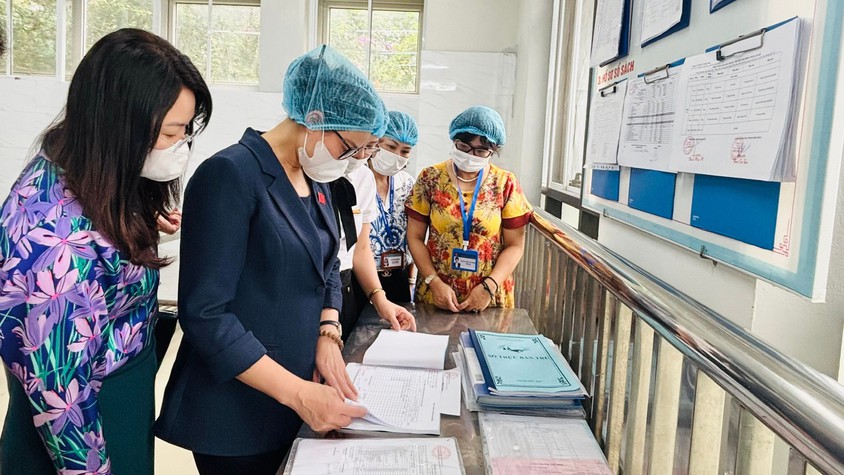 Giám sát công tác quản lý thu, chi và bếp ăn trường học tại phường Vĩnh Tuy