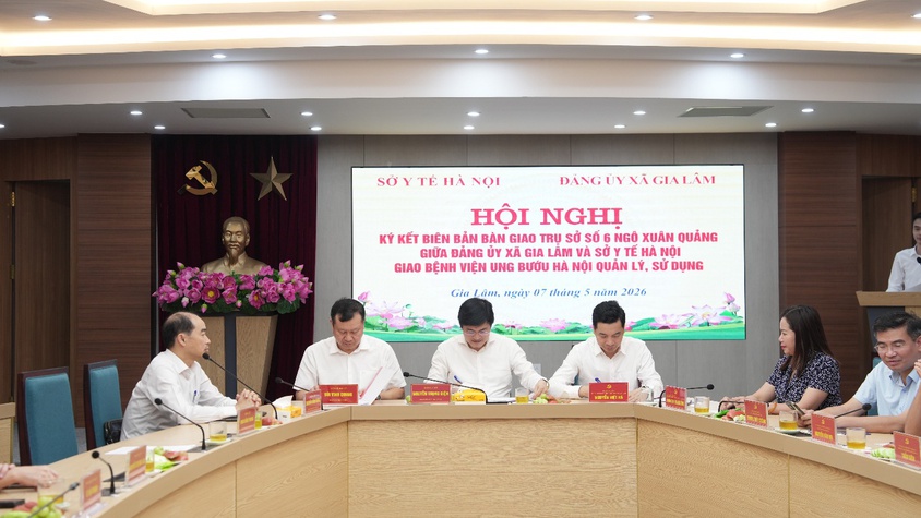 Sở Y tế Hà Nội và Đảng ủy xã Gia Lâm ký kết biên bản bàn giao trụ sở số 6 Ngô Xuân Quảng