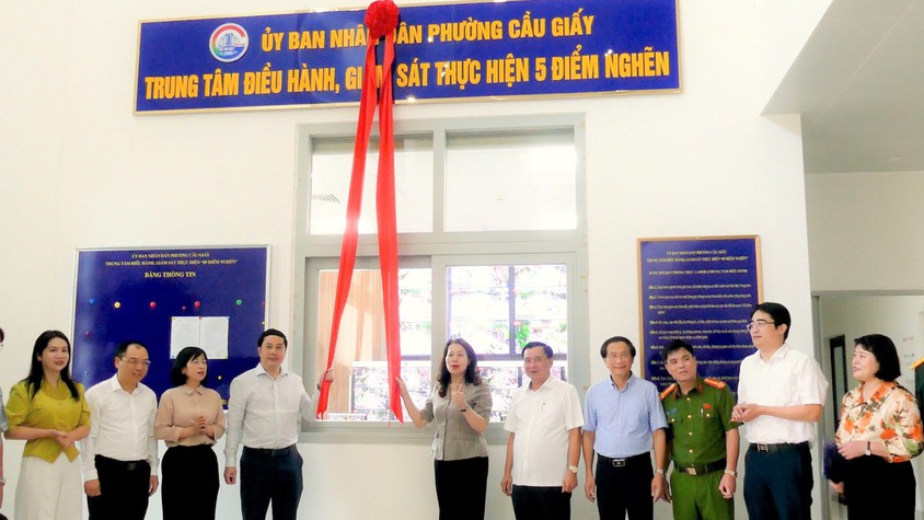 PHƯỜNG CẦU GIẤY: RA MẮT TRUNG TÂM ĐIỀU HÀNH, GIÁM SÁT THỰC HIỆN “5 ĐIỂM NGHẼN” 