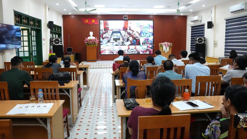 PHƯỜNG SƠN TÂY THAM DỰ HỘI NGHỊ TRỰC TUYẾN ĐẠI BIỂU QUỐC HỘI THÀNH PHỐ HÀ NỘI - ĐƠN VỊ BẦU CỬ SỐ 6 TIẾP XÚC CỬ TRI SAU KÌ HỌP THỨ NHẤT, QUỐC HỘ KHÓA XVI