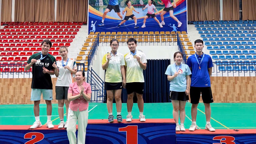 Đại diện xã Bát Tràng giành giải Nhì giải cầu lông gia đình Thành phố Hà Nội năm 2026