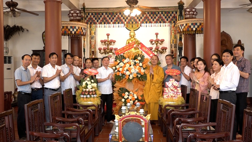 Lãnh đạo xã Mỹ Đức chúc mừng Đại lễ Phật đản PL.2570 tại chùa Hưng Khánh