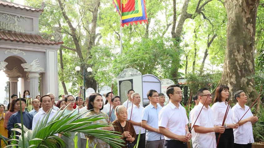 Phường Hoàn Kiếm: Dâng hương kỷ niệm 598 năm ngày Vua Lê Thái Tổ đăng quang