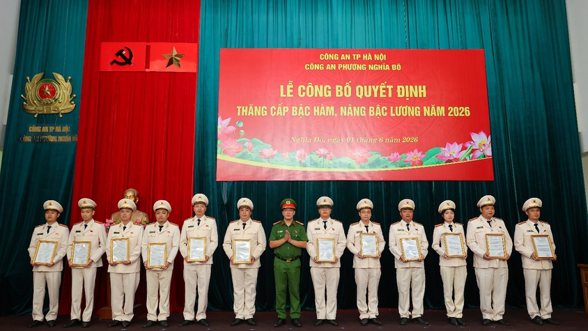 Công an phường Nghĩa Đô: Lễ công bố Quyết định thăng cấp bậc hàm, nâng bậc lương năm 2026