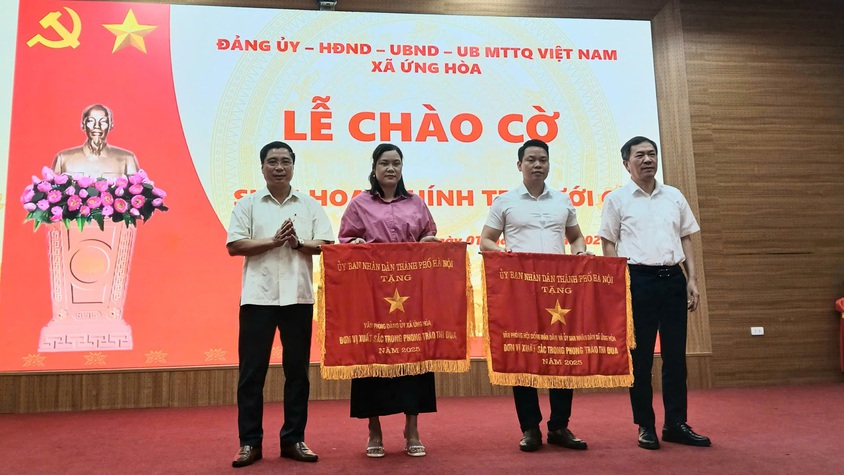 ỨNG HÒA TRAO CỜ THI ĐUA CỦA THÀNH PHỐ VÀ TRIỂN KHAI NHIỆM VỤ TRỌNG TÂM THÁNG 6/2026.