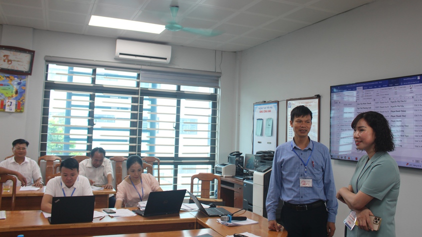 Đồng chí Phó Chủ tịch UBND xã Phú Xuyên kiểm tra công tác chuẩn bị Kỳ thi tốt nghiệp THPT năm 2026 tại các điểm thi