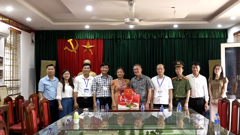 Chủ tịch UBND xã Mỹ Đức Nguyễn Quang Đường thăm hỏi, động viên 2 Điểm thi tốt nghiệp THPT năm 2026 trên địa bàn xã