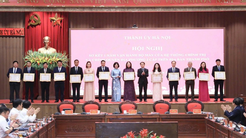 ĐẢNG BỘ, CHÍNH QUYỀN VÀ NHÂN DÂN PHƯỜNG GIẢNG VÕ  ĐƯỢC TẶNG BẰNG KHEN CÓ THÀNH TÍCH XUẤT SẮC TRONG TRIỂN KHAI VẬN HÀNH MÔ HÌNH CHÍNH QUYỀN ĐỊA PHƯƠNG 2 CẤP