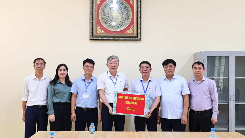 LÃNH ĐẠO XÃ THẠCH THẤT THĂM, ĐỘNG VIÊN HỘI ĐỒNG COI THI TẠI CÁC ĐIỂM THI TỐT NGHIỆP THPT NĂM 2026