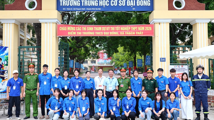 THẠCH THẤT: HƠN 100 TÌNH NGUYỆN VIÊN ĐỒNG HÀNH CÙNG THÍ SINH TRONG NGÀY THI ĐẦU TIÊN