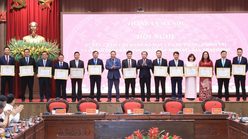 Xã Minh Châu vinh dự được Ban Thường vụ Thành ủy Hà Nội tặng Bằng khen sau một năm vận hành chính quyền địa phương hai cấp.