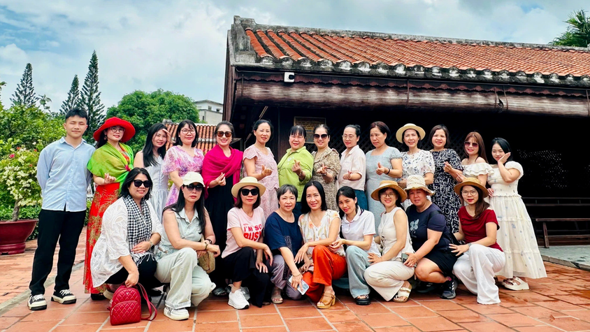 Công đoàn trường THCS Thịnh Liệt tổ chức tham quan, học tập truyền thống tại khu di tích trường Dục Thanh