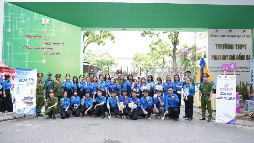 Dấu ấn những nữ sinh tình nguyện tiếp lửa mùa thi