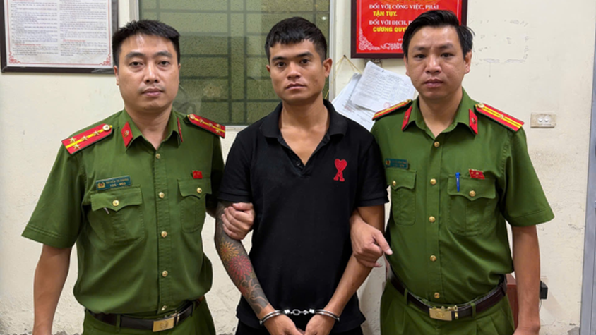 Công an phường Phương Liệt vận động thành công 01 đối tượng truy nã ra đầu thú.