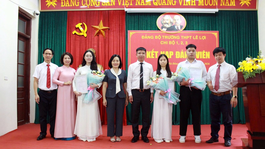 Đảng bộ Trường THPT Lê Lợi kết nạp 9 đảng viên mới