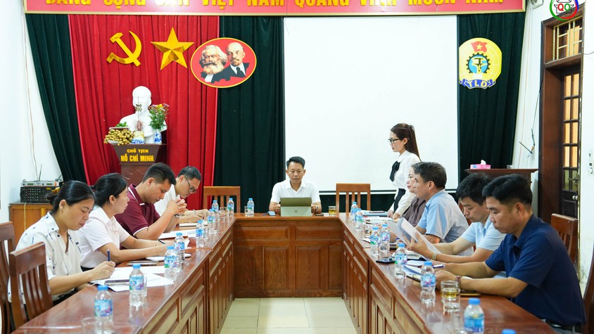 ĐOÀN KIỂM TRA BAN CHỈ ĐẠO THỰC HIỆN QUY CHẾ DÂN CHỦ XÃ QUỐC OAI KIỂM TRA VIỆC THỰC HIỆN QUY CHẾ DÂN CHỦ TẠI BAN QUẢN LÝ DỰ ÁN ĐẦU TƯ - HẠ TẦNG XÃ