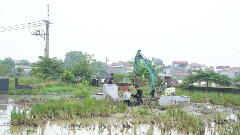 Đẩy nhanh tiến độ di chuyển mồ mả, bàn giao mặt bằng thực hiện dự án Khu đô thị thể thao Quốc tế Hà Nội
