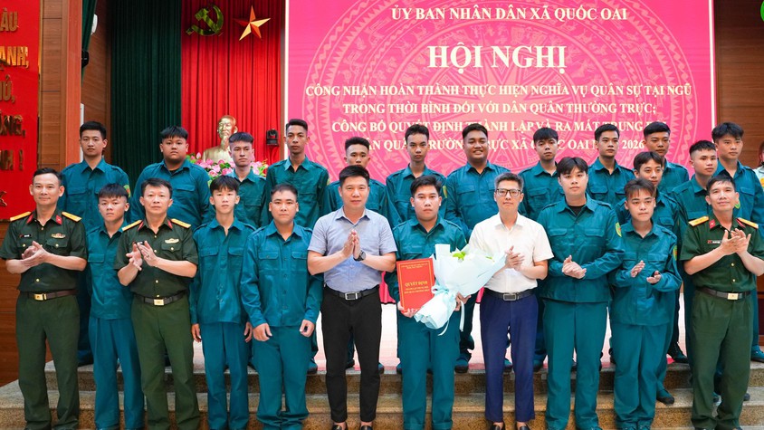 XÃ QUỐC OAI TỔ CHỨC HỘI NGHỊ CÔNG NHẬN HOÀN THÀNH NGHĨA VỤ DÂN QUÂN THƯỜNG TRỰC VÀ RA MẮT TRUNG ĐỘI DÂN QUÂN THƯỜNG TRỰC NĂM 2026