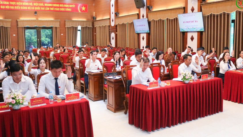 Kỳ họp thứ Ba HĐND xã Quốc Oai khóa II thông qua nhiều nghị quyết quan trọng phục vụ phát triển địa phương