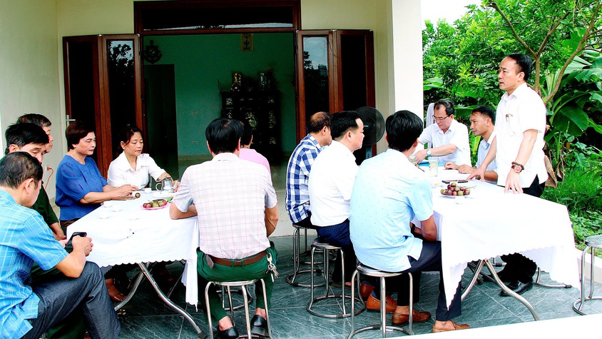 ỦY BAN MTTQ VIỆT NAM XÃ PHÚC SƠN TRAO HỖ TRỢ XÂY DỰNG NHÀ ĐẠI ĐOÀN KẾT CHO HỘ BÀ LÊ THỊ NÕN, THÔN LAI TẢO