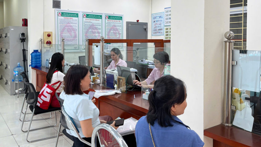 Phòng giao dịch NHCSXH Đông Anh giải ngân những khoản vay đầu tiên chương trình Nhà ở xã hội – Đồng hành cùng người dân hiện thực hóa giấc mơ an cư