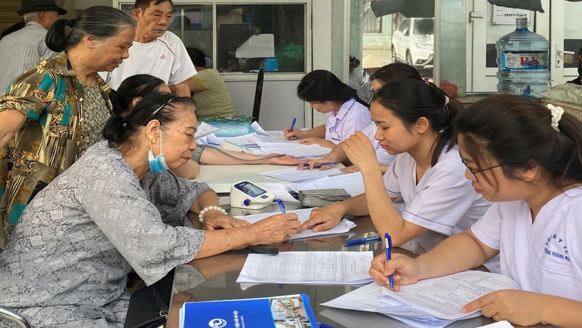 Phường Hoàng Mai tổ chức khám sàng lọc, phát hiện bệnh miễn phí cho người cao tuổi hưởng ứng Tháng hành động vì người cao tuổi Việt Nam năm 2026.