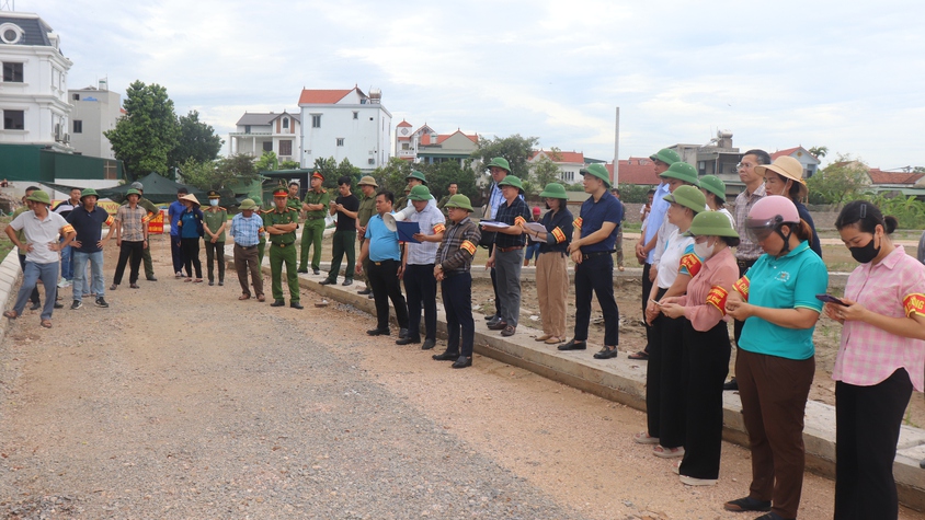 Phú Xuyên thực hiện cưỡng chế thu hồi đất, bảo đảm tiến độ dự án hạ tầng tại thôn Phong Triều