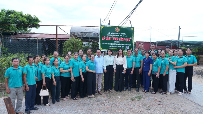 HỘI NÔNG DÂN XÃ GIA LÂM GẮN BIỂN CÔNG TRÌNH “CÁNH ĐỒNG SẠCH” VÀ RA MẮT TỔ NÔNG DÂN TỰ QUẢN VỀ AN NINH TRẬT TỰ