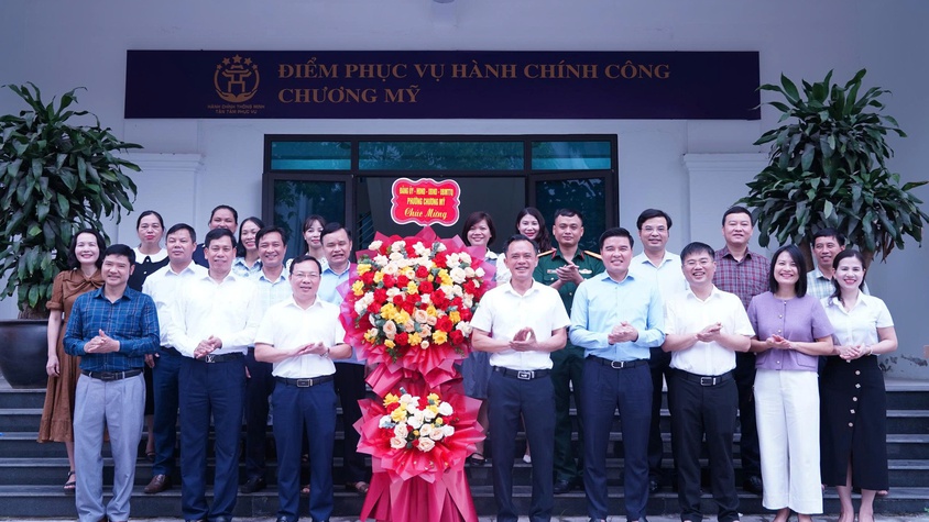 Lãnh đạo phường Chương Mỹ chúc mừng Trung tâm Dịch vụ tổng hợp nhân kỷ niệm 101 năm Ngày Báo chí Cách mạng Việt Nam