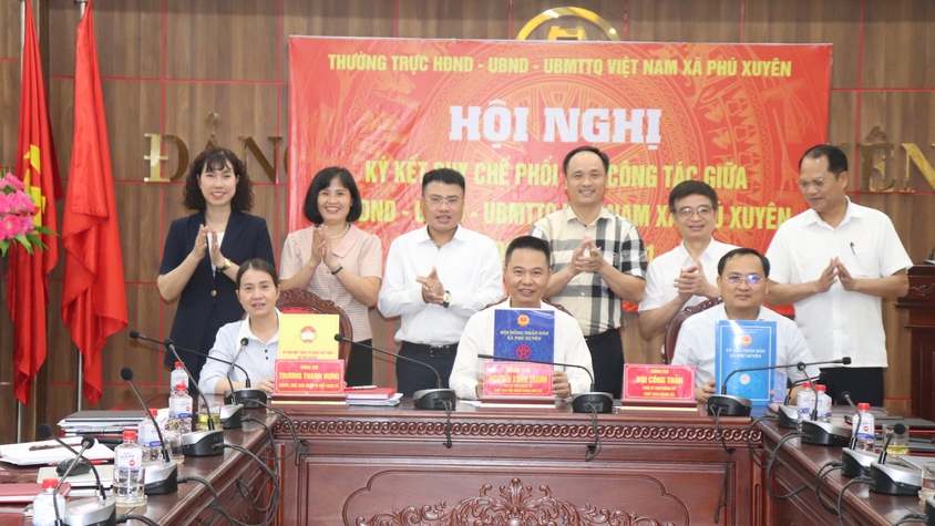 Hội nghị giao ban với cơ sở tháng 5 năm 2026; triển khai ký kết quy chế phối hợp công tác giữa Thường trực HĐND - UBND - Ủy ban MTTQ Việt Nam xã giai đoạn 2026 - 2031.