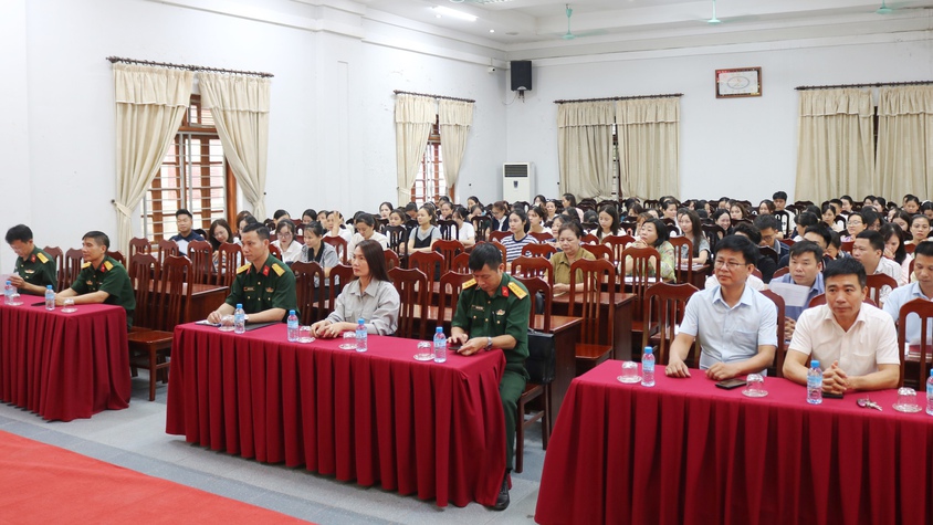 Quốc Oai khai mạc lớp bồi dưỡng kiến thức quốc phòng và an ninh đối tượng 4 năm 2026