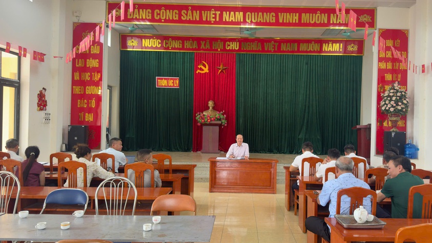 Tổ công tác số 06 làm việc với các chi bộ thôn phục vụ công tác sắp xếp thôn và kiện toàn mô hình chi bộ