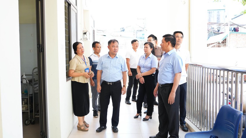 ĐỒNG CHÍ NGUYỄN TRƯỜNG SƠN KIỂM TRA CÔNG TÁC CHUẨN BỊ KHAI TRƯƠNG MÔ HÌNH CƠ SỞ CHĂM SÓC SỨC KHỎE BAN NGÀY CHO NGƯỜI CAO TUỔI