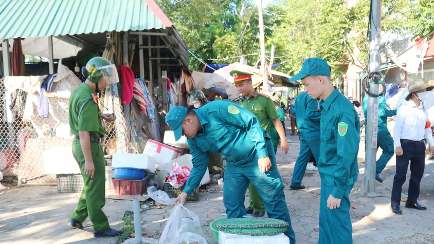 Quốc Oai ra quân giải quyết điểm nghẽn về trật tự đô thị, xây dựng môi trường văn minh