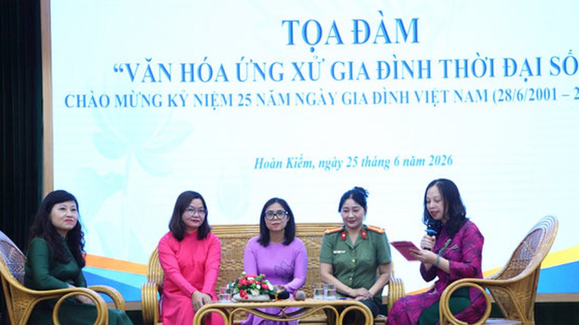 Phụ nữ Hoàn Kiếm nâng cao văn hóa ứng xử gia đình trong thời đại số