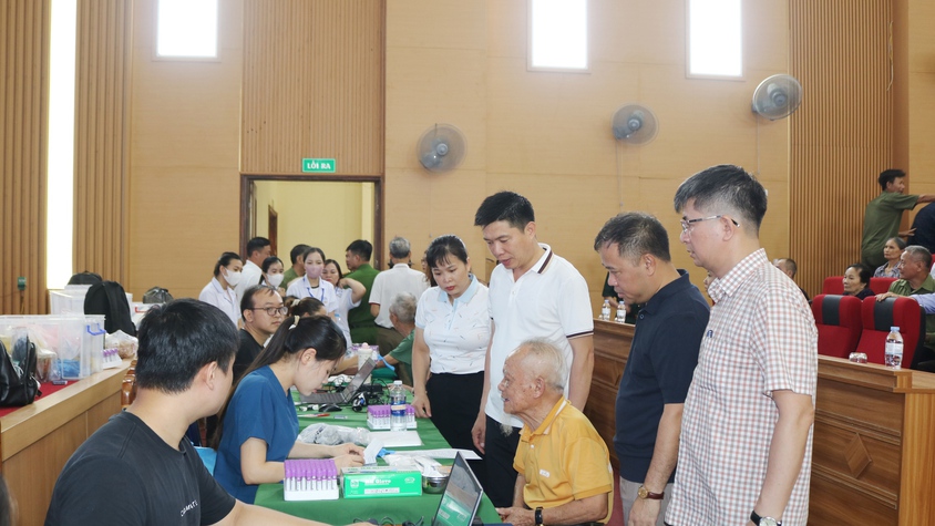Gần 400 thân nhân liệt sĩ xã Quốc Oai được thu nhận mẫu ADN: thắp lên hy vọng đưa các anh hùng liệt sĩ trở về với tên tuổi
