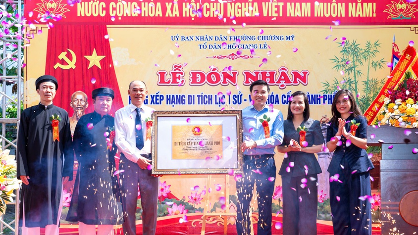 Phường Chương Mỹ đón nhận Bằng xếp hạng Di tích lịch sử cấp Thành phố đối với Đình Giang Lẻ