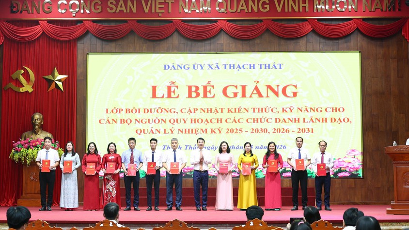 THẠCH THẤT: BẾ GIẢNG LỚP BỒI DƯỠNG, CẬP NHẬT KIẾN THỨC, KỸ NĂNG CHO CÁN BỘ NGUỒN QUY HOẠCH CÁC CHỨC DANH LÃNH ĐẠO, QUẢN LÝ