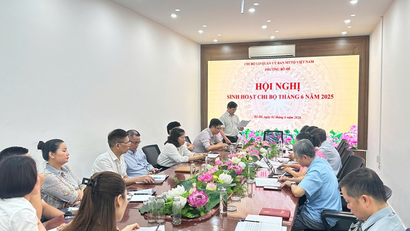 Chi bộ cơ quan Ủy ban Mặt trận Tổ quốc Việt Nam phường Bồ Đề tổ chức kỳ họp sinh hoạt thường kỳ tháng 6 năm 2026: Đẩy mạnh chuyển đổi số, nâng cao chất lượng sinh hoạt chi bộ